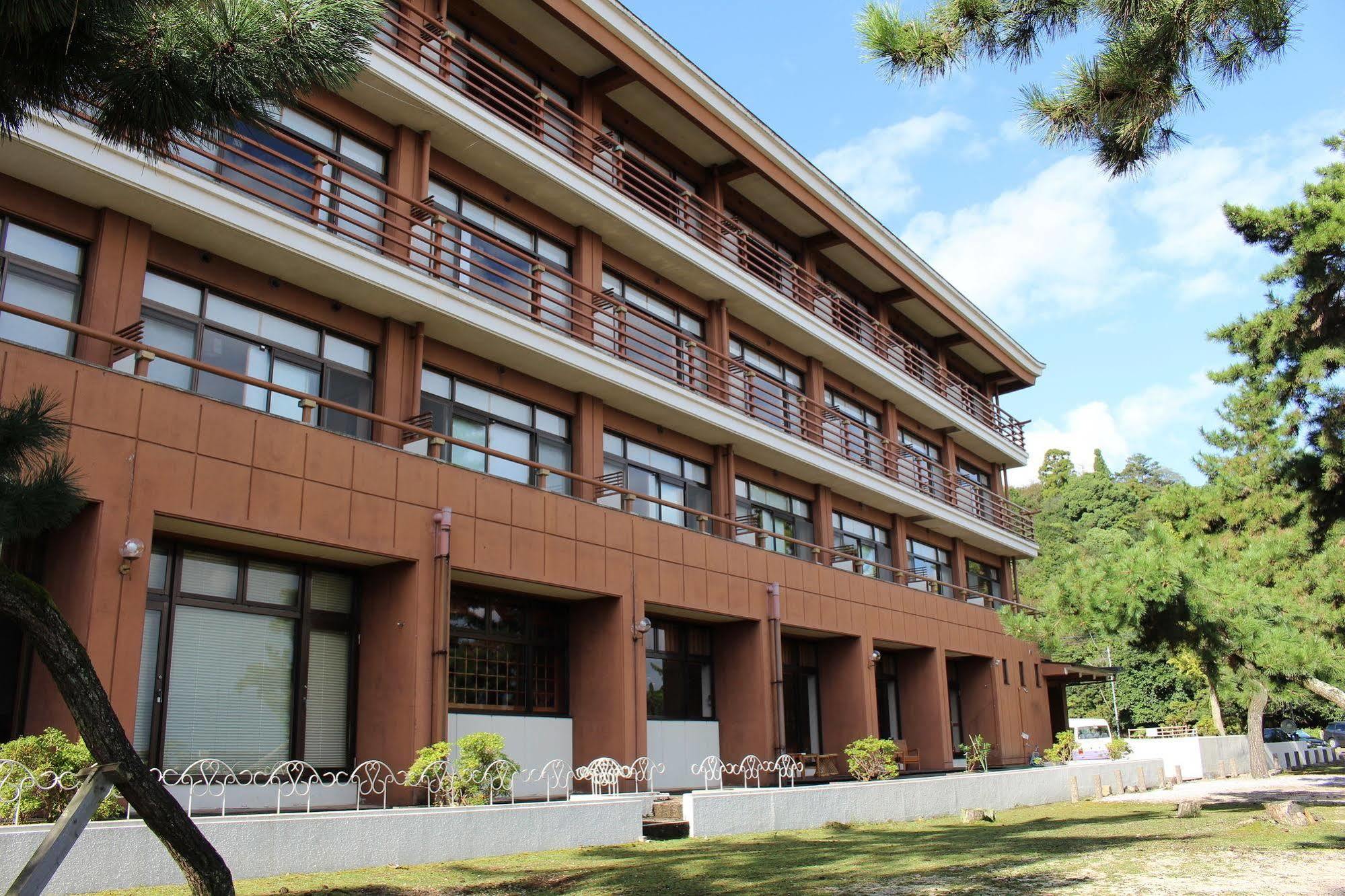 Miyajima Seaside Hotel Itsukushima Екстериор снимка